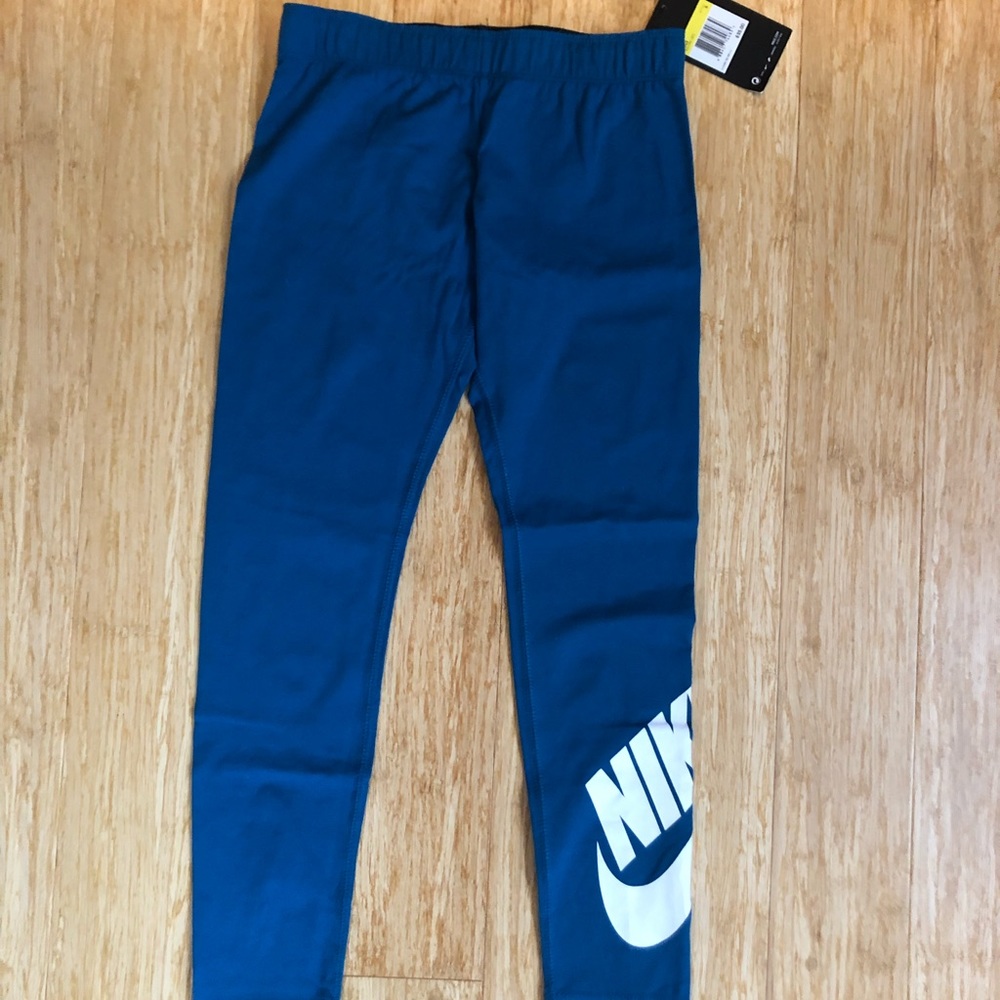 BNWT Nike leggings